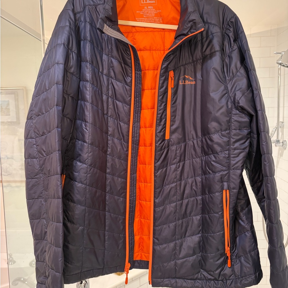 L.L. Bean Men's Men's PrimaLoft Packaway Jacket Navy and Orange - Picture 4 of 4